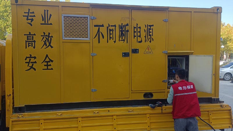 敦化柴油发电机组和UPS电源配合使用时，如何避免切换过程中的电力中断？